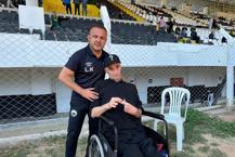 Sağlık sorunları yaşayan eski futbolcu Ersen Martin, Kuşadasıspor'un maçını izledi