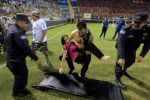 El Salvador'da futbol faciası! İzdihamda 12 kişi öldü