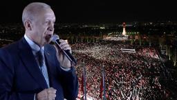 Cumhurbaşkanı Erdoğan'dan balkon konuşması! '85 milyonun tamamı kazanmıştır'