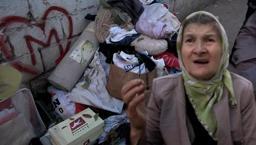 Belediye başkan adayının evinden 15 kamyon çöp çıktı