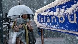 Uyarılar peş peşe gelmişti! İstanbul’da beklenen kar yağışı başladı: Bu geceye dikkat!