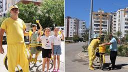 46 derece kavurucu sıcakta dondurma dağıtıyor! 26 yaşındaki adam görünümüyle dikkat çekiyor
