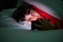 Uzmanlardan uyarı: Erken yaşta telefon kullanımı çocukların gelişimini tehdit ediyor