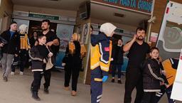 İnegöl’de tehlikeli oyun! Nacakla oynayan çocuğun parmağı kopma noktasına geldi