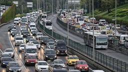 İstanbul’da yağışın etkisiyle trafik durma noktasına geldi