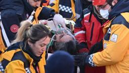 133 saatlik mucize! Kurtarıcısıyla yıllar sonra buluştu, gözyaşlarına boğuldu