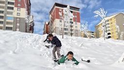 Kar nedeniyle 2 kentte okullar tatil edildi