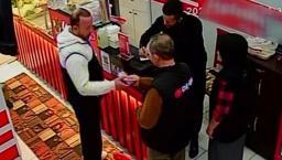 Beyoğlu'nda çiğ köfteciyi verdiği isimle dolandırıp kaçtı!