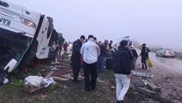 Bayram sabahı kahreden kaza! Adana'da yolcu otobüsü devrildi: 2 ölü,19 yaralı