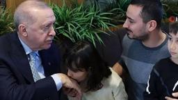 Cumhurbaşkanı Erdoğan kafede vatandaşlarla sohbet etti
