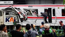 Endonezya’da tren faciası: 14 ölü 84 yaralı