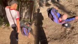 Etkileşiminiz batsın! Sokakta uyuyan yaşlı adama 'izlenme' uğruna vicdansız tekme