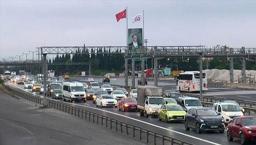 Bayram trafiği başladı! İstanbul'da yollarda araç kuyrukları oluştu