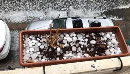Meteoroloji'nin uyarılarının ardından iki kenti sağanak ve dolu yağışı vurdu