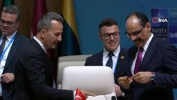 NATO Zirvesi'nde Cumhurbaşkanı Erdoğan'ın kalemi merak uyandırdı