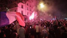 Fransa Fas'ı eledi: Paris savaş alanına döndü