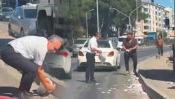 Para desteleri yola saçıldı! Trafik durdu, herkes seferber oldu