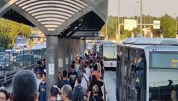 Bahçelievler'de metrobüsün altında kalan kadın ağır yaralandı