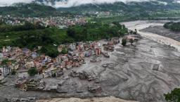 Nepal sınırında baraj patladı! Halka 'yükseklere kaçın' uyarısı