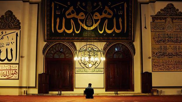 Teravih namazının başında ve sonunda okunacak dualar! Teravihte okunan duaların anlamları ve Türkçe- Arapça okunuşları)