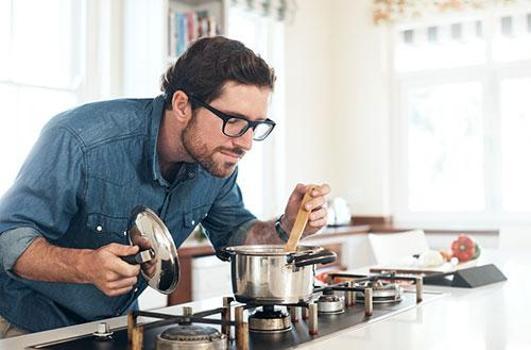 Yemek koklamak orucu bozar mı? Oruçluyken yemek koklanır mı?)