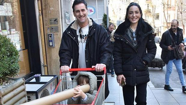 Bekir Aksoy'un oğlu 3 yaşında sergi açıyor)