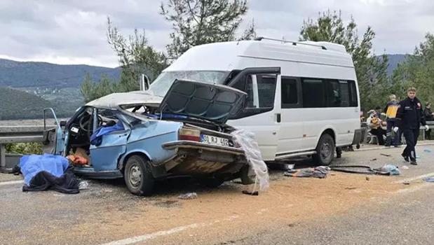 Adana'da feci kaza! 5 kişi öldü, 8 yaralı var)