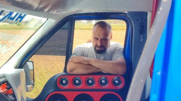 Minibüse yaptığı ses sistemi kulaklarını dans ettirdi)