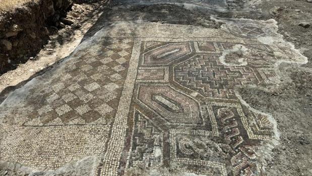 Mezar kazısında tarihi keşif! Geçmişin şifresi Diyarbakır'da çıktı: Davud Yıldızı içindeki motif ve altı satırlık yazıt)