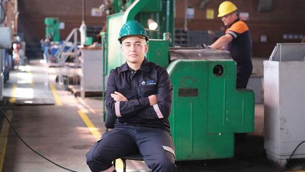 Öğrenciye hem staj hem burs desteği)