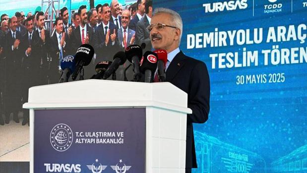 Ulaşırma ve Altyapı Bakanı Abdulkadir Uraloğlu: 2025 yılında 127 adet yeni nesil milli yük vagonunu indirdik)