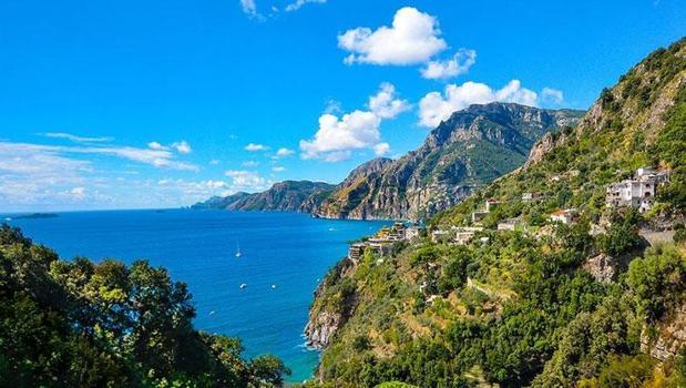 Kıyıların Sırları: Dünya Çapında En İlginç Kıyı Şekilleri ve Oluşumları)