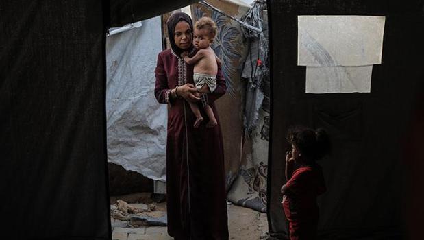 Gazze'de son 24 saatte 5 kişi daha açlıktan hayatını kaybetti)