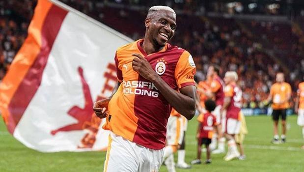 Osimhen'den peş peşe imalı paylaşımlar)