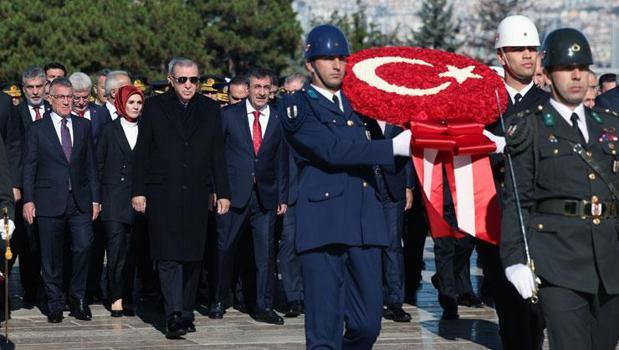 Cumhurbaşkanı Erdoğan, Anıtkabir Özel Defteri'ni imzaladı! 'Yolumuzdan dönmeyeceğiz')