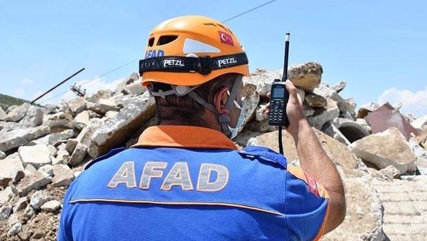 AFAD, Sındırgı'daki depremin ardından yürütülen çalışmaları değerlendirdi)