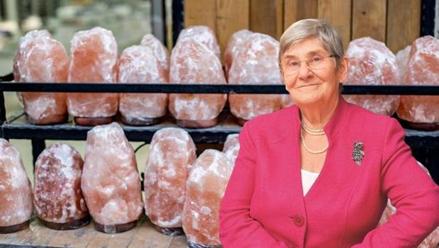Canan Karatay ısrarla tavsiye ediyor: Vücut için gerekli olan 92 mineralden 84'ü onda saklı! Ortamdaki radyasyonu sünger gibi emiyor, enerjiyi terazi gibi dengeliyor!)