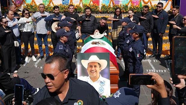 Belediye başkanına 'Ölüler günü'nde suikast!)