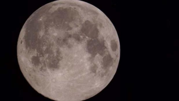 Merakla beklenen Süper Dolunay gerçekleşti, astrologlar etkilerine dikkat çekti! 'İşe yaramayan her şeyi bırakın!')