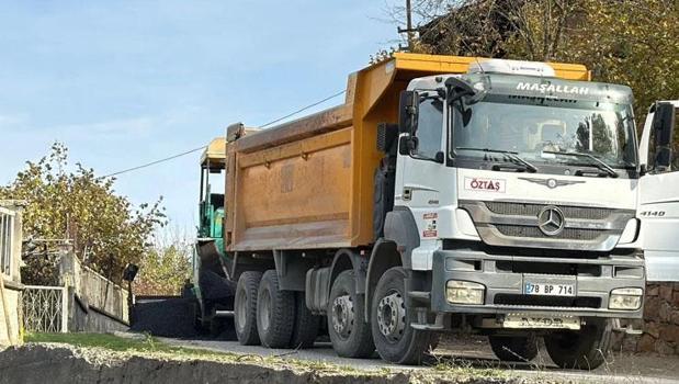 Asfalt çalışması sırasında acı ölüm! Elektrik teline temas eden damper sonu oldu)