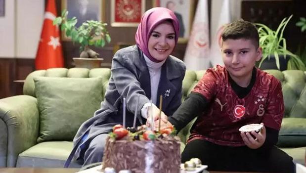 Bakan Göktaş, şehit oğlunun doğum gününü kutladı)