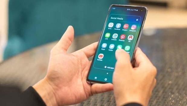 Yavaşlayıp donan Android telefonları yeni gibi hızlandırıyor! 4 adımda telefonu sıfırlanmış gibi hızlı yapıyor!)