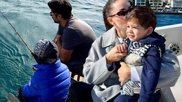 Fahriye Evcen ve Burak Özçivit çocuklarıyla Boğaz keyfinde! Mutlu aile pozu)