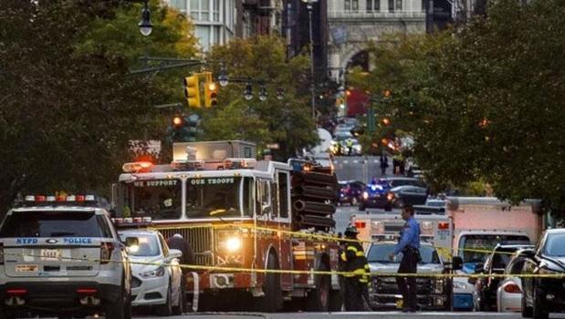 Bangladeş'te peş peşe terör saldırıları! 11 farklı noktada patlama)