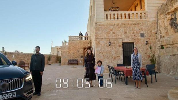 Uzak Şehir'den Atatürk'e saygı duruşu)