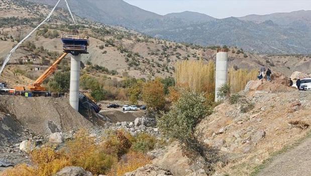 Diyarbakır'da köprü inşaatında çökme! 3 kişi hayatını kaybetti)