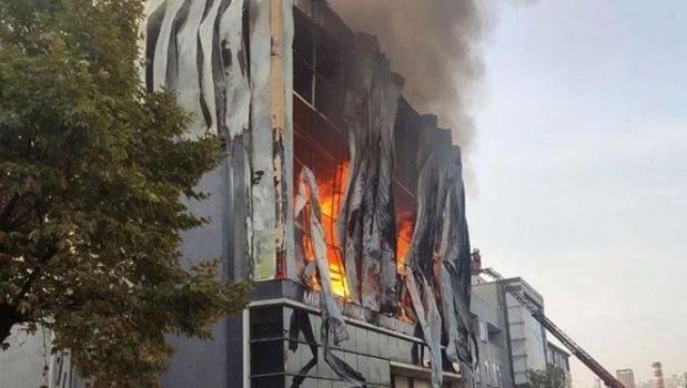 Kocaeli'deki fabrika faciasına ilişkin 5 belediye personeli görevden uzaklaştırıldı)