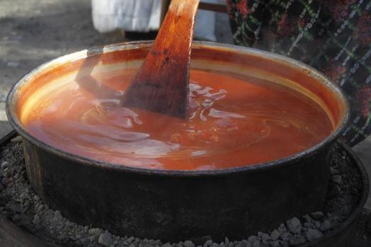 Her yıl Kasım ayında toplanıyor: Gümüşhane'nin dağlarında yetişiyor! C vitamini deposu, doğal kalp ilacı besin)