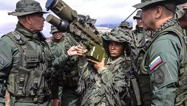 Venezuela'dan savaş hazırlığı! 200 bin asker seferber ediliyor)