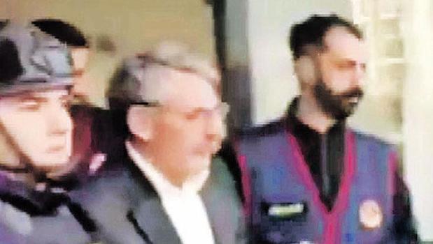 Kardeş katili 22 yıl sonra yakalandı)